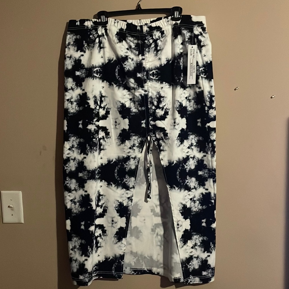 Black & blue print skirt